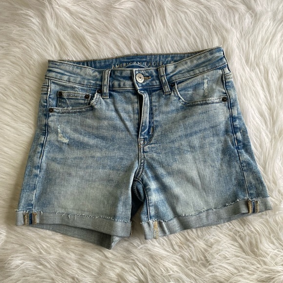 American Eagle Jean Shorts Size 4 Midi Ne(X)T Level Stretch Blue Distressed